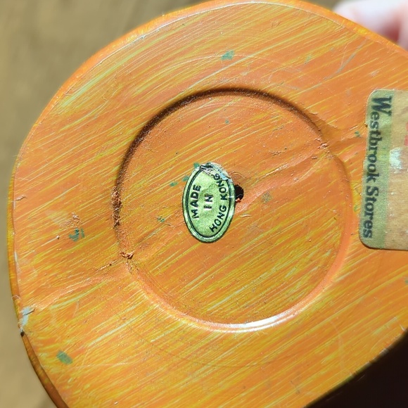 Vintage Tilso Pixie Elf with Mandolin.  Resin 7 1/2" figurine, 1960s. - Picture 6 of 10